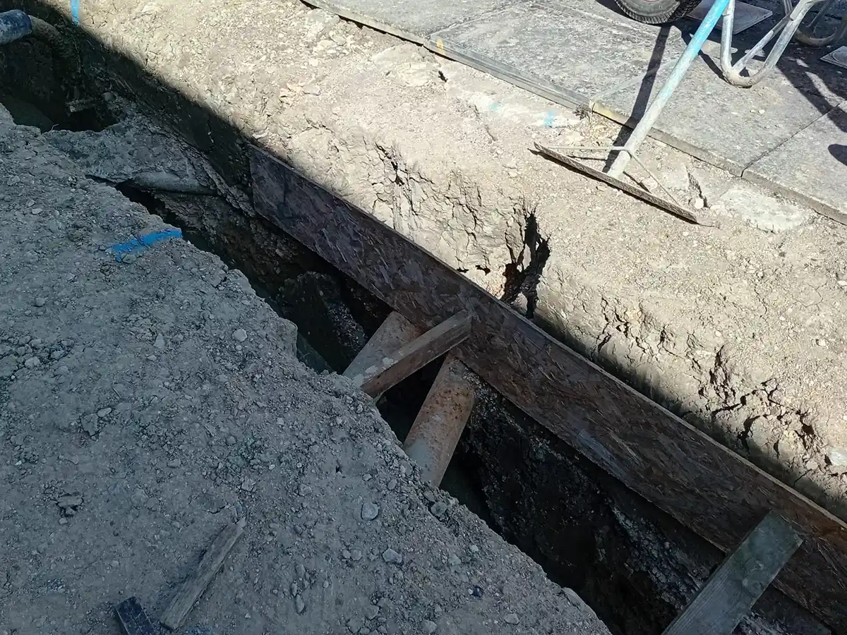 shuttering to protect drainage in footing